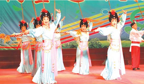 豫剧团演出1