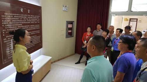 参观62团金边展览馆