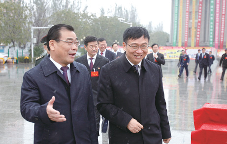 亲切交谈