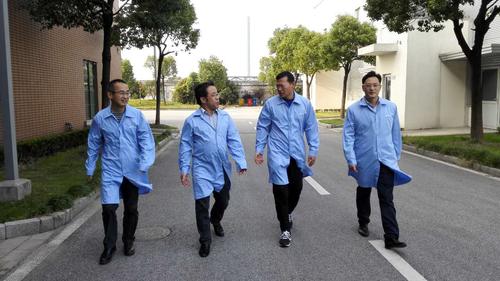 薛副师长参观考察上海爱普香料集团公司
