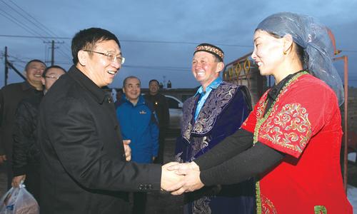 钟波走访认亲户