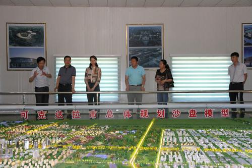 调研组一行参观可市总体规划沙盘模型