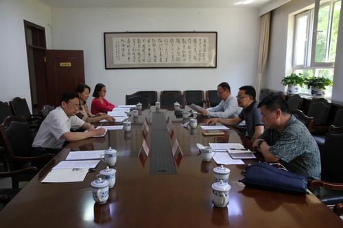 师市民政局向调研组一行汇报近期民政工作
