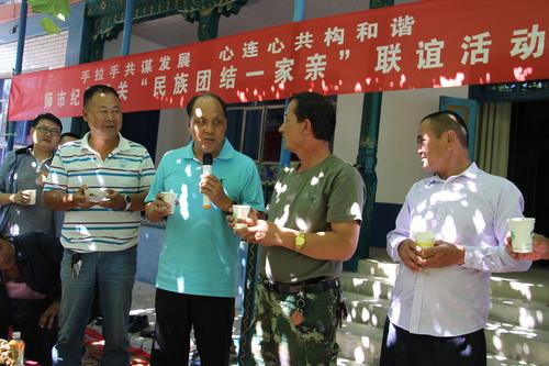 师市党委常委、纪委书记郭耀峰在联谊活动上讲话。