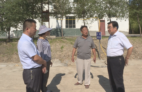 魏副师长检查66团屠宰场
