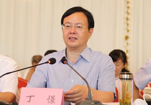15-005797-【对口援疆1】2师市党委副书记、四师师长、可克达拉市市长丁憬出席会议%u3002朱远乐 摄