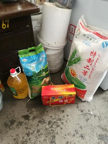 为亲戚带来的礼品一景