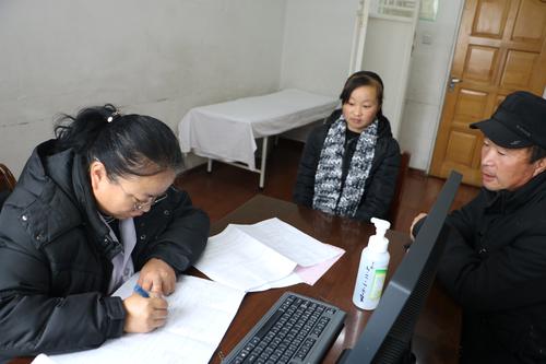 四师医院专家朱雪莲医生正在残疾评定