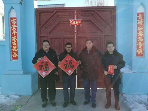 司法局机关干警开展新春送春联活动