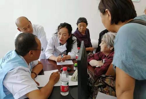 北京公益医疗援助服务促进会医疗专家团来师市义诊  高晨 提供