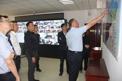 李敬鹉主任参观指挥中心建设