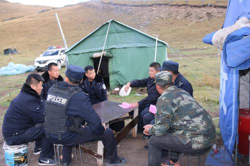 民警开总结会
