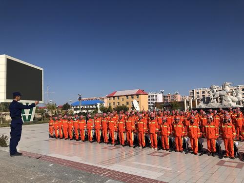 伊犁州森林消防支队巩留消防大队中队长徐兵山教官现场授课