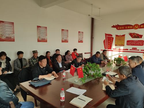 64团工业园区管委会会议室召开座谈会