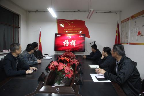 观看专题片《榜样4》图片