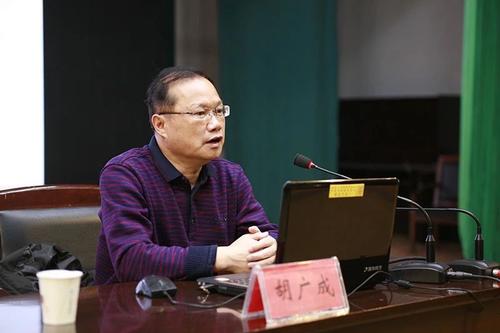 宣讲团成员胡广成在六十六团宣讲