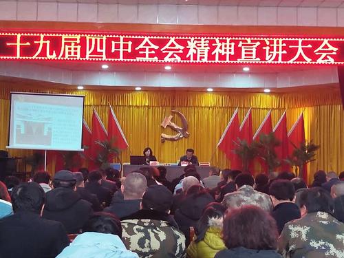 宣讲团成员刘霞在七十二团宣讲