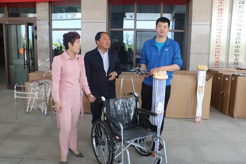 发放残疾人用品