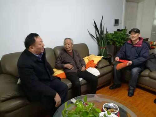 四师司法局联合四师老干局慰问离休干部