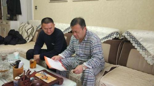 第四师森林公安局卢强局长看望慰问原森林公安局退休局长吴建强