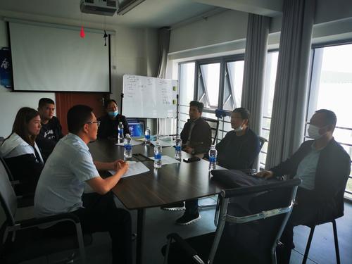 与霍尔果斯启信宝信息服务有限公司负责人开展座谈交流