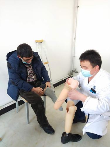 假肢安装适配现场