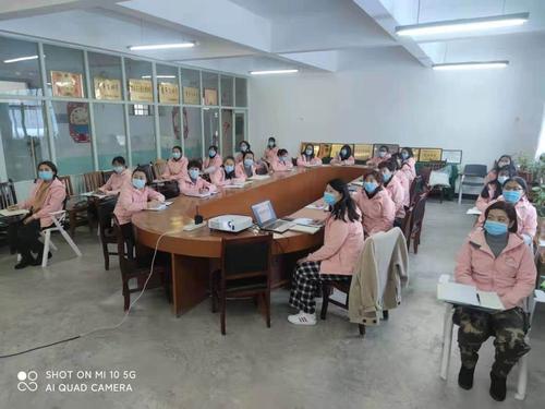 全体教师参加线上培训