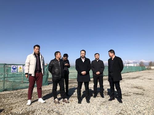 雷海军同志陪同洛阳春都视频集团考察调研 (1)_副本