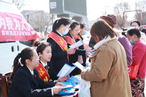 霍城垦区检察院开展妇女儿童维权普法宣传活动图片一