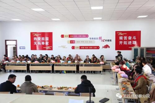 第四师检察机关干警与“亲戚”共度“三八”妇女节图片一