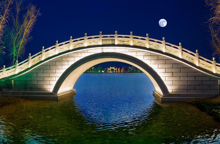 17.王春香摄－朱雀湖公园夜景（枚藜桥）