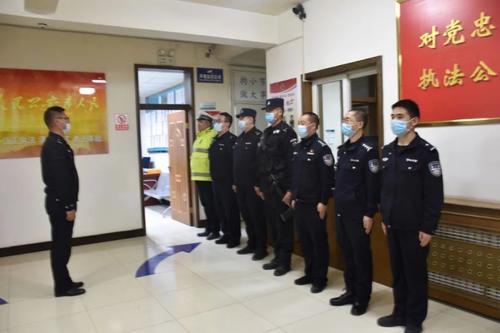 图三：所领导迅速集结警力，分配任务