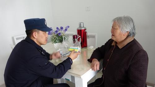 11.看望照顾辖区独居老人