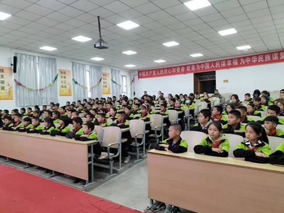 六十一团法治宣传进校园图片3